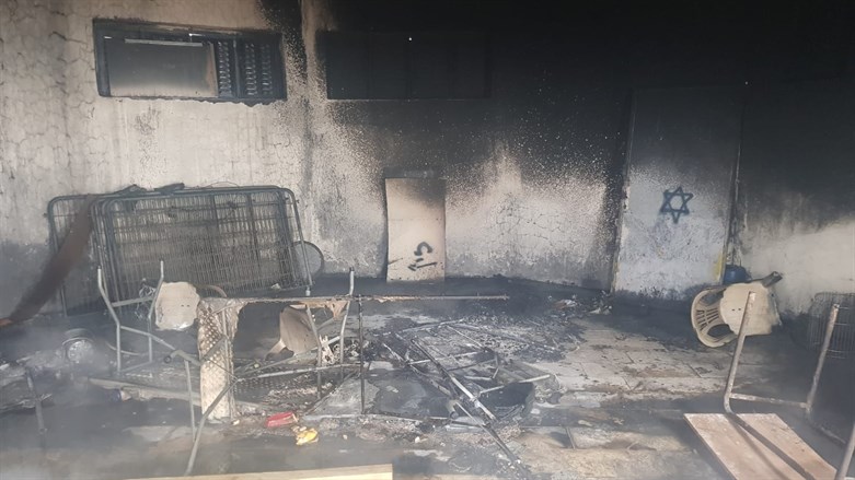 Synagoge in der Nähe von Hebron in Brand gesteckt
