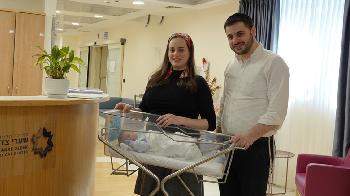 Gerade noch rechtzeitig aus Kiew geflohen, bringt das Paar im Jerusalemer Krankenhaus ein Kind zur Welt