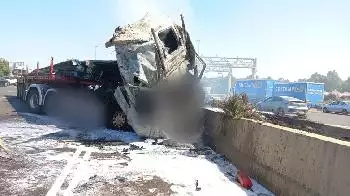 Lastwagen geht in der Nähe von Petah Tikva in Flammen auf, Fahrer getötet