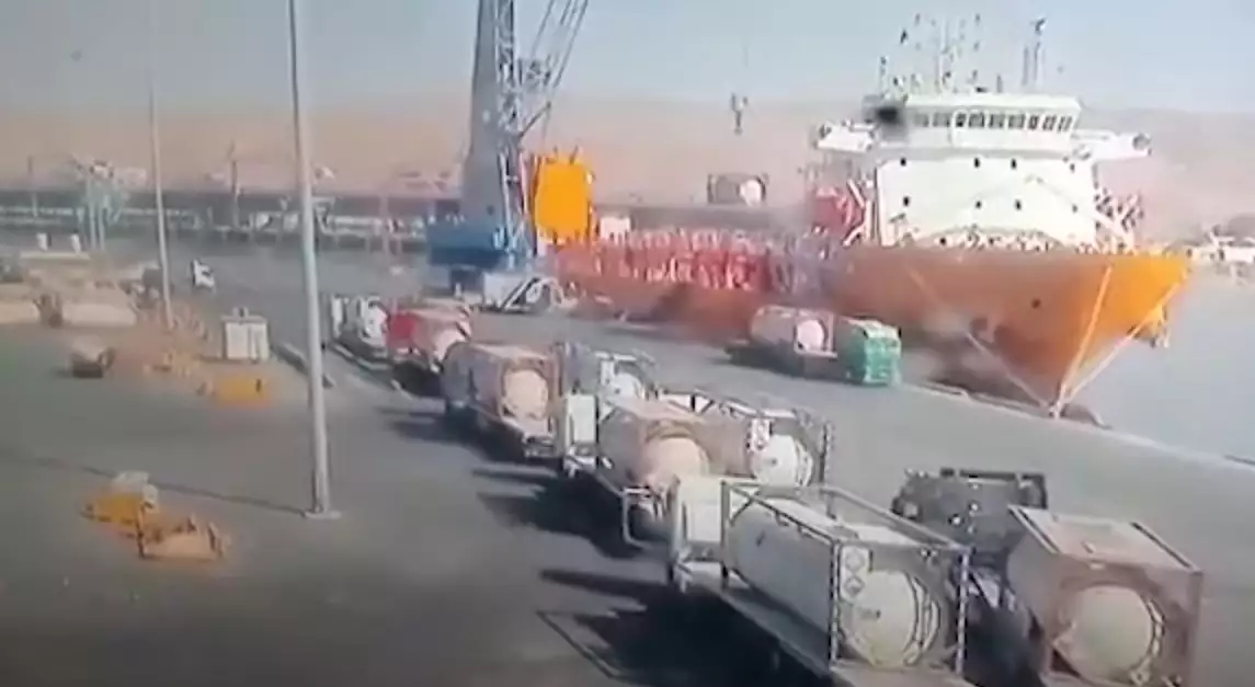 Mindestens 10 Tote, über 200 Verletzte bei Tankerleck in Aqaba, Jordanien [Video]