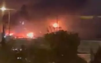 Großes Feuer im Industriekomplex von Haifa