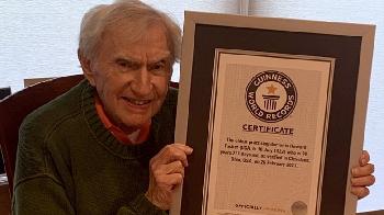 Dieser 100 Jahre alte jüdische Arzt ist der älteste praktizierende Arzt der Welt