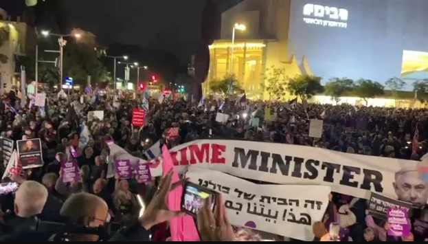 Tausende protestieren in Tel Aviv gegen die Netanjahu-Regierung