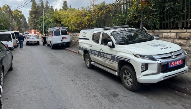 Versuchter Terroranschlag: Zwei Araber mit einem Messer bei Autowaschanlage in Netanya festgenommen
