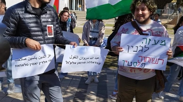 Arabische Studenten veranstalten Pro-Terror-Protest an der Universität Tel Aviv