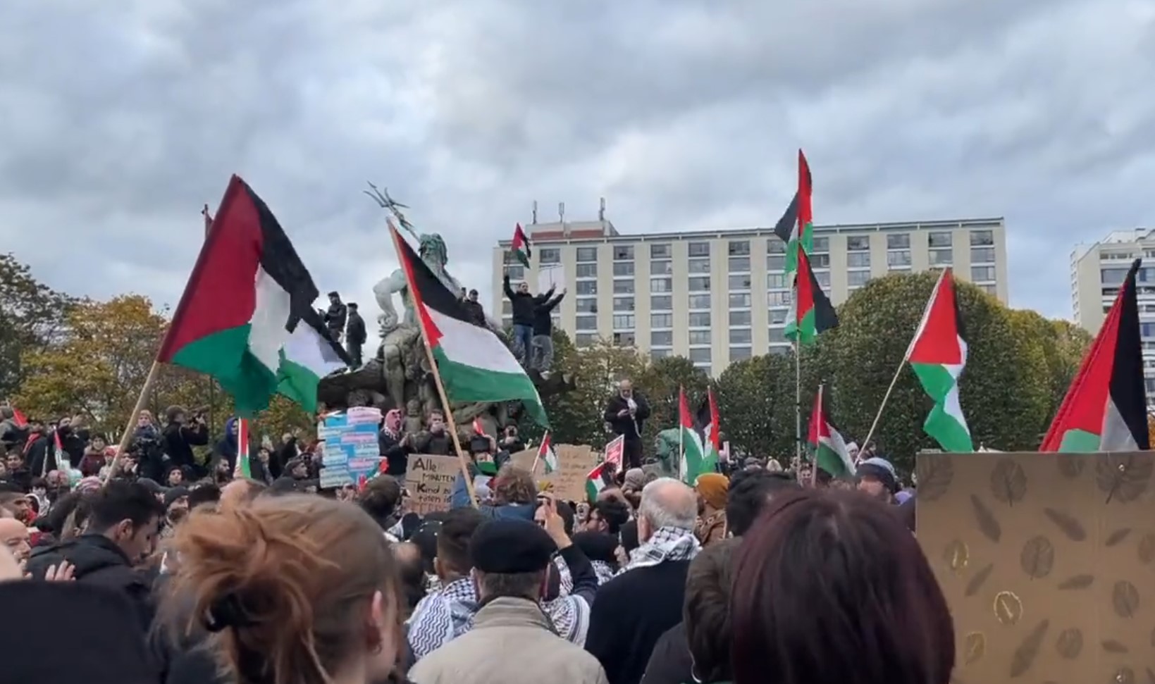 Nachspiel der Gewalt: Massenverhaftungen und Hassdelikte bei Berliner Demo