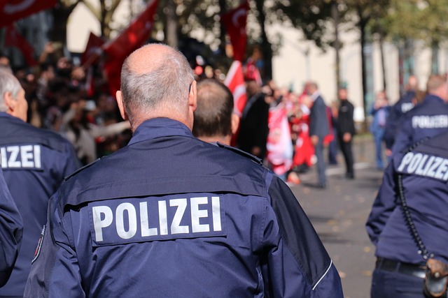 Unangemessene Rechtsauslegung? Strafanzeige gegen Paare nach spontaner Demo-Begegnung in Siegen
