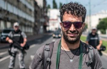 Angriff auf israelischen Journalisten in Berlin: Polizei ermittelt nach antisemitischem Vorfall,Döner-Mann will ihm die Kehle durchschneiden