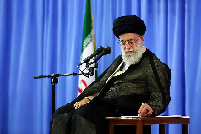 Iranischer Rachefeldzug: Khameneis Drohung an Israel und den Westen