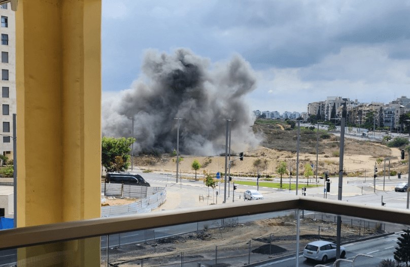 Raketenangriff von Hamas auf Zentralisrael: Zwei Verletzte durch Granatsplitter