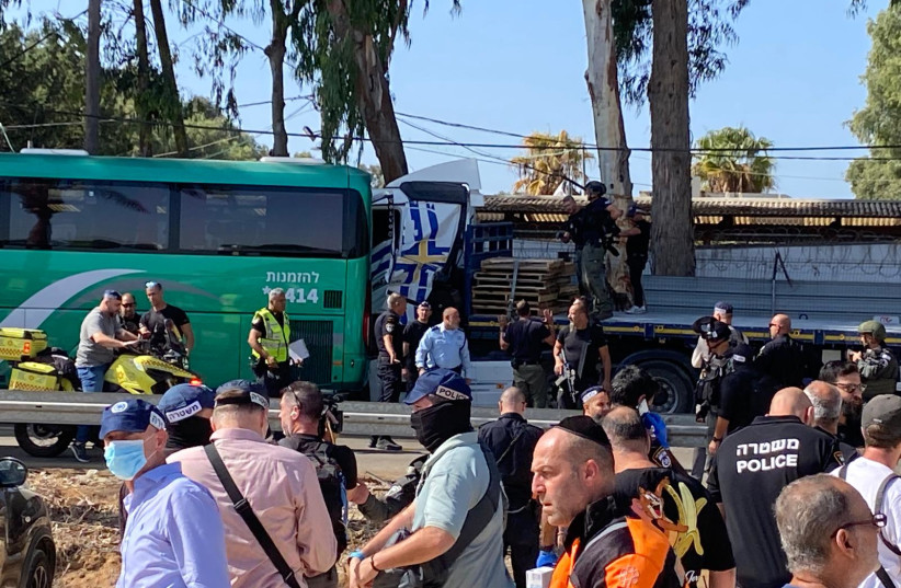 Brutaler Anschlag in Israel: LKW rast in Bushaltestelle – über 37 Verletzte